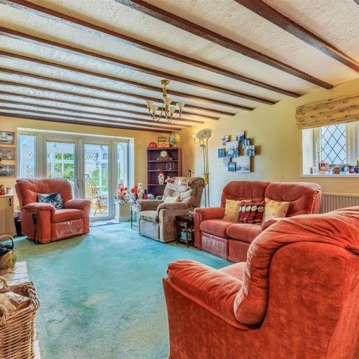4 BED House To rent - Photo 1