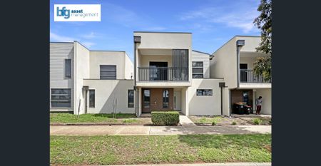 Modern & Spacious Three Bedroom Townhouse! - Photo 5