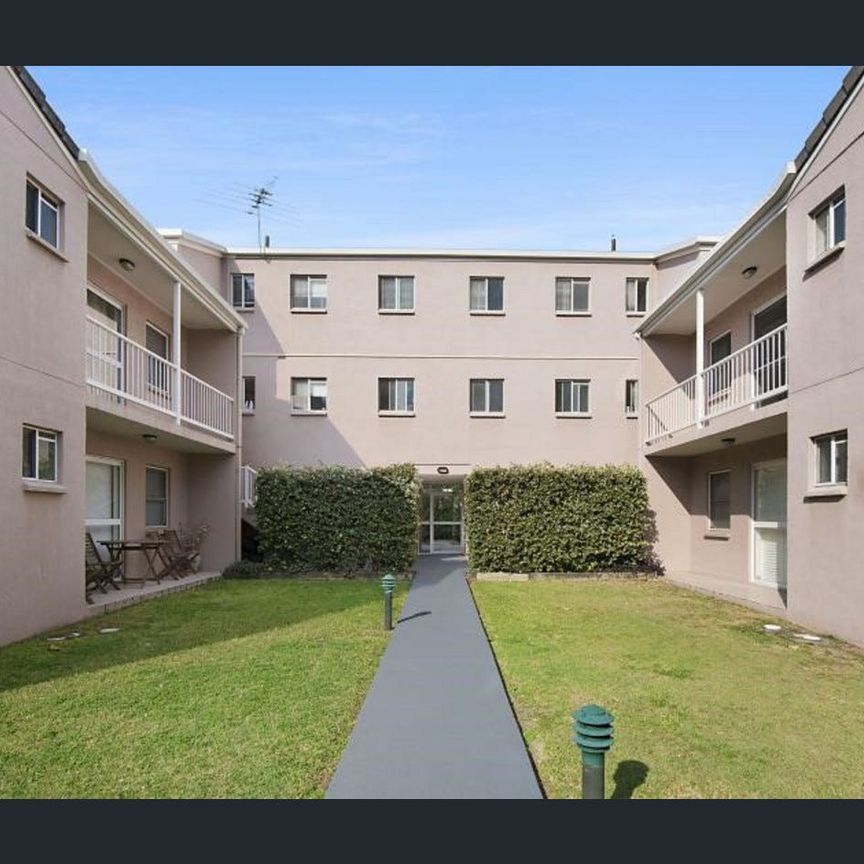 2 BED APARTMENT IN DESIRED ASCOT LOCATION - Photo 1