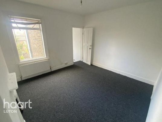 3 bedroom end of terrace house to rent - Photo 1