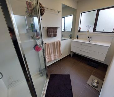 Family home in Beach Haven - Photo 6