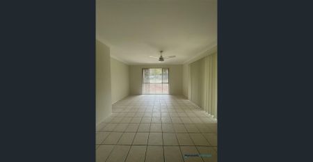 Refurbished Family Home in Carindale - Photo 2