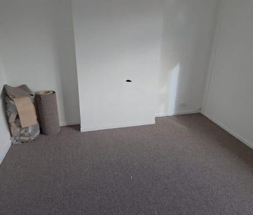 4 bedroom semi-detached house to rent - Photo 5