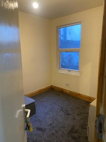 Room in a Shared House, Oliver Street, CV6 - Photo 2