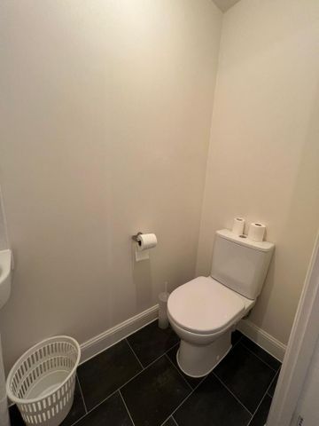 4 bedroom semi-detached house to rent - Photo 2