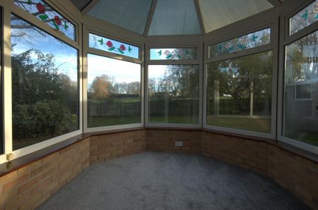 4 bedroom detached house to rent - Photo 2