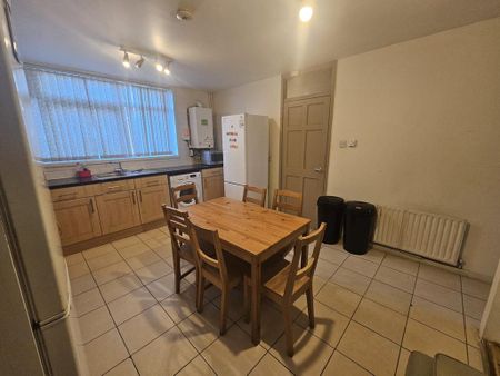3 bedroom terraced house to rent - Photo 5