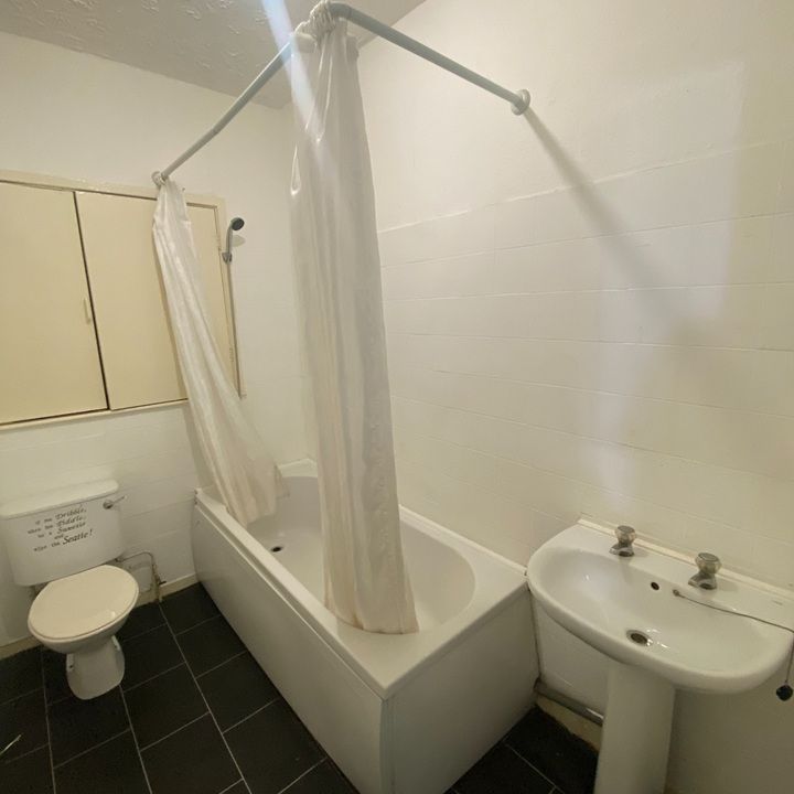 2 Bed Terraced House, Lees Road, OL4 - Photo 1