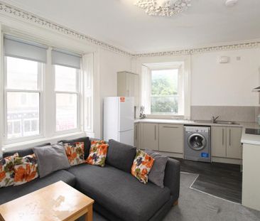 1 bedroom in a flat share to rent - Photo 2