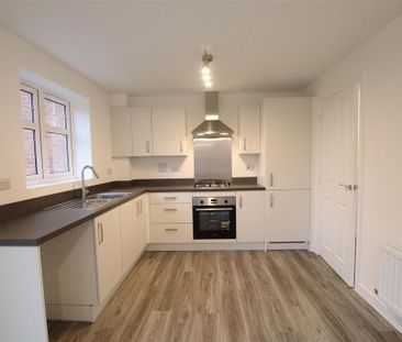 3 bedroom detached house to rent - Photo 3