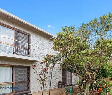 Impressive two bedroom townhouse located close to parks, shops and ... - Photo 1