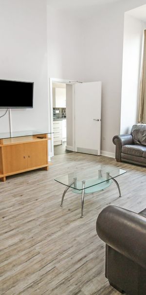 6 bedroom detached apartment to rent - Photo 1