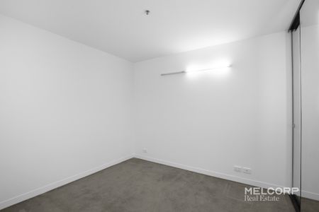 UNFURNISHED WITH WHITEGOODS 2-BED IN PRIME LOCATION - Photo 5