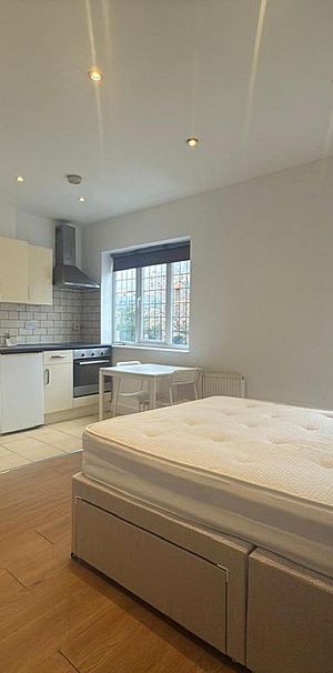 Lampton Road, Hounslow, TW3, Middlesex - Photo 1