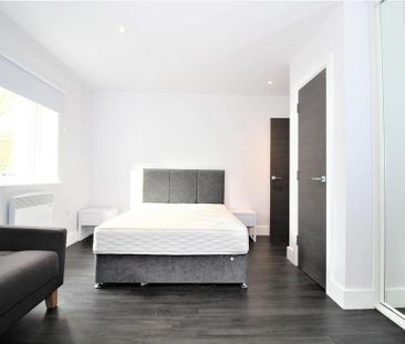 Studio to rent - Photo 2