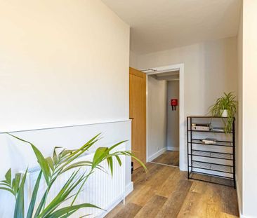 Room 2 - Photo 6