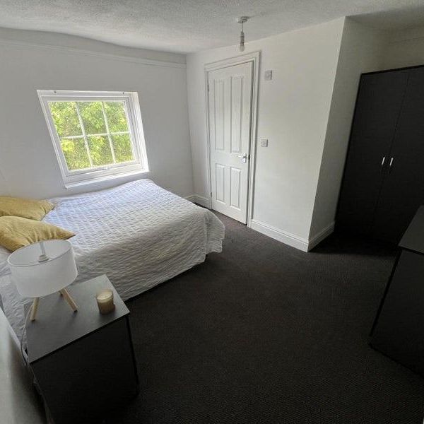 1 bedroom in a house share to rent - Photo 1
