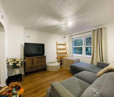 Elm Road, Redhill, RH1 - Photo 1