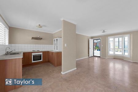 SPACIOUS & STYLISH UNIT WITH OUTDOOR ENTERTAINER - Photo 5