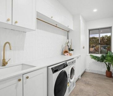 Modern Family Living in Rochedale South - Photo 1