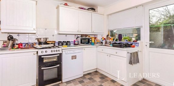 3 bedroom house to rent Selwyn Road, Stamford, PE9 - Photo 2