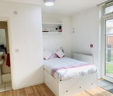 Studio to rent - Photo 1