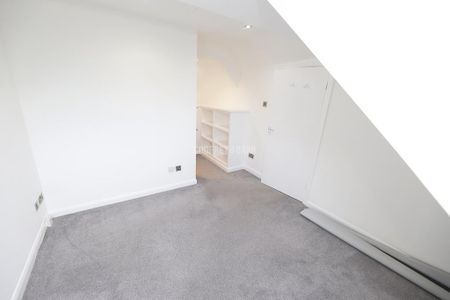 4 bedroom semi-detached house to rent - Photo 3