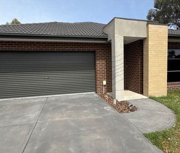 Charming Family-Friendly Home in Doreen - Photo 1