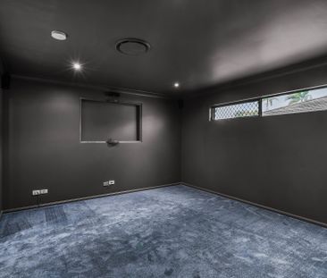 Family home in Glenella! - Photo 1