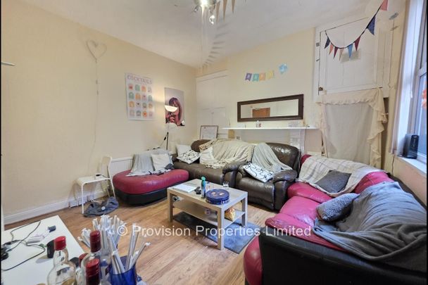 7 bedroom student house Hyde Park - Photo 1