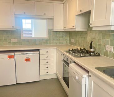 2 bedroom Two Bedroom Maisonette With Lovely Views to rent - Photo 4