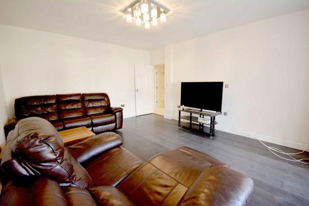 5 bedroom detached house to rent - Photo 1