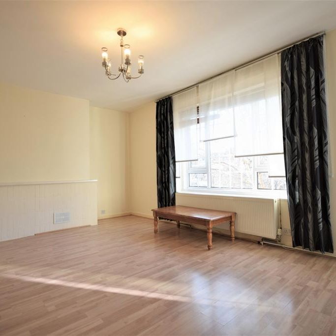 3 bedroom flat to rent - Photo 1