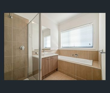 Modern Four Bedroom Home - Photo 4