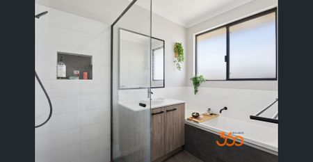 Stylish Family Home! - Photo 4