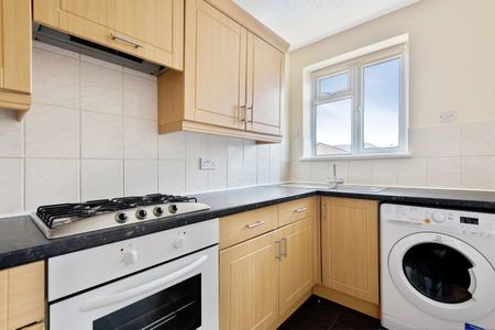 Burnt Ash Road, London, SE12 - Photo 5