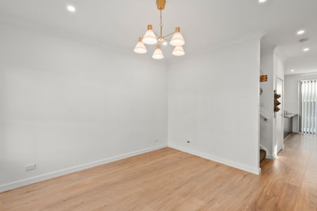 4 Bedroom Home - Walk to the Station! - Photo 4