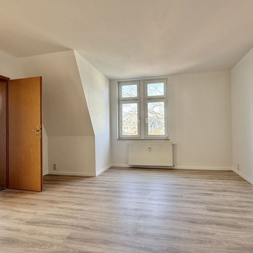 3-Raum Wohnung • frisch renoviert • Bad mit Wanne • Stellplatz • Dachschrägen • Termin vereinbaren? - Photo 1