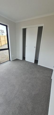 33 Redhills Road, Massey, Auckland - Photo 4