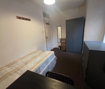 Room in a Shared Flat, High Road, NW10 - Photo 3