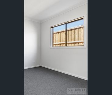 4-Bedroom Family Home in Sunbury! - Photo 6