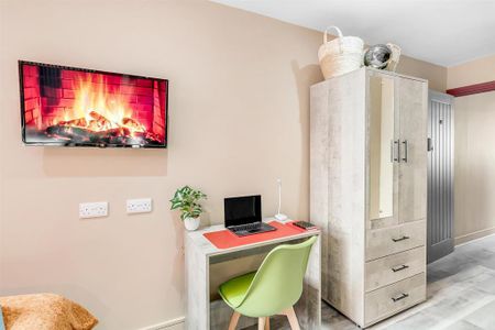 1 bedroom in a house share to rent - Photo 5