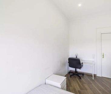 Small room for rent in 13-bedroom apartment in Sant Gervasi - Foto 3