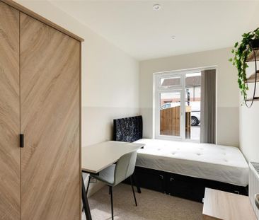 1 bedroom in a house share to rent - Photo 5