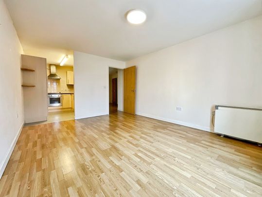 2 bedroom Apartment to let - Photo 1