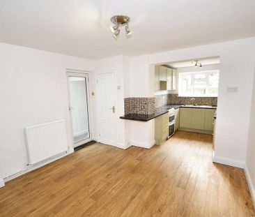 3 bedroom semi-detached house to rent - Photo 6