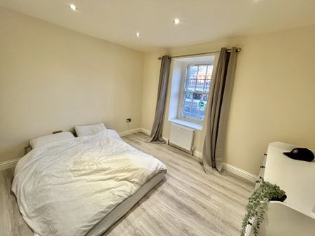 Market Place, March - Photo 3