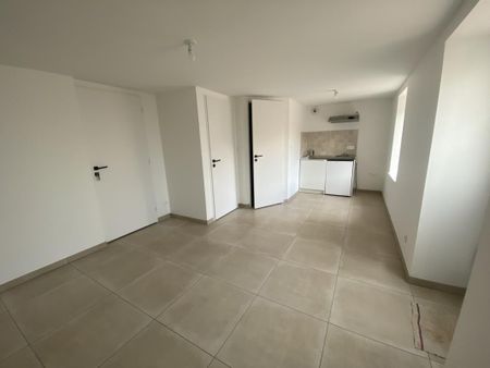 Location Appartement 1 pièce 30m² LE CREUSOT 71200 - Photo 4