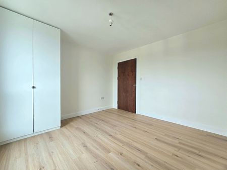 3 Bed Penthouse, Railway Station, SW16 - Photo 5
