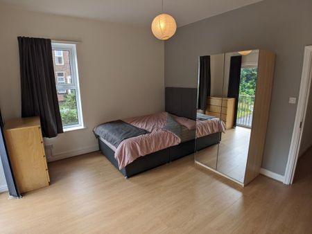 3 bedroom flat to rent - Photo 3